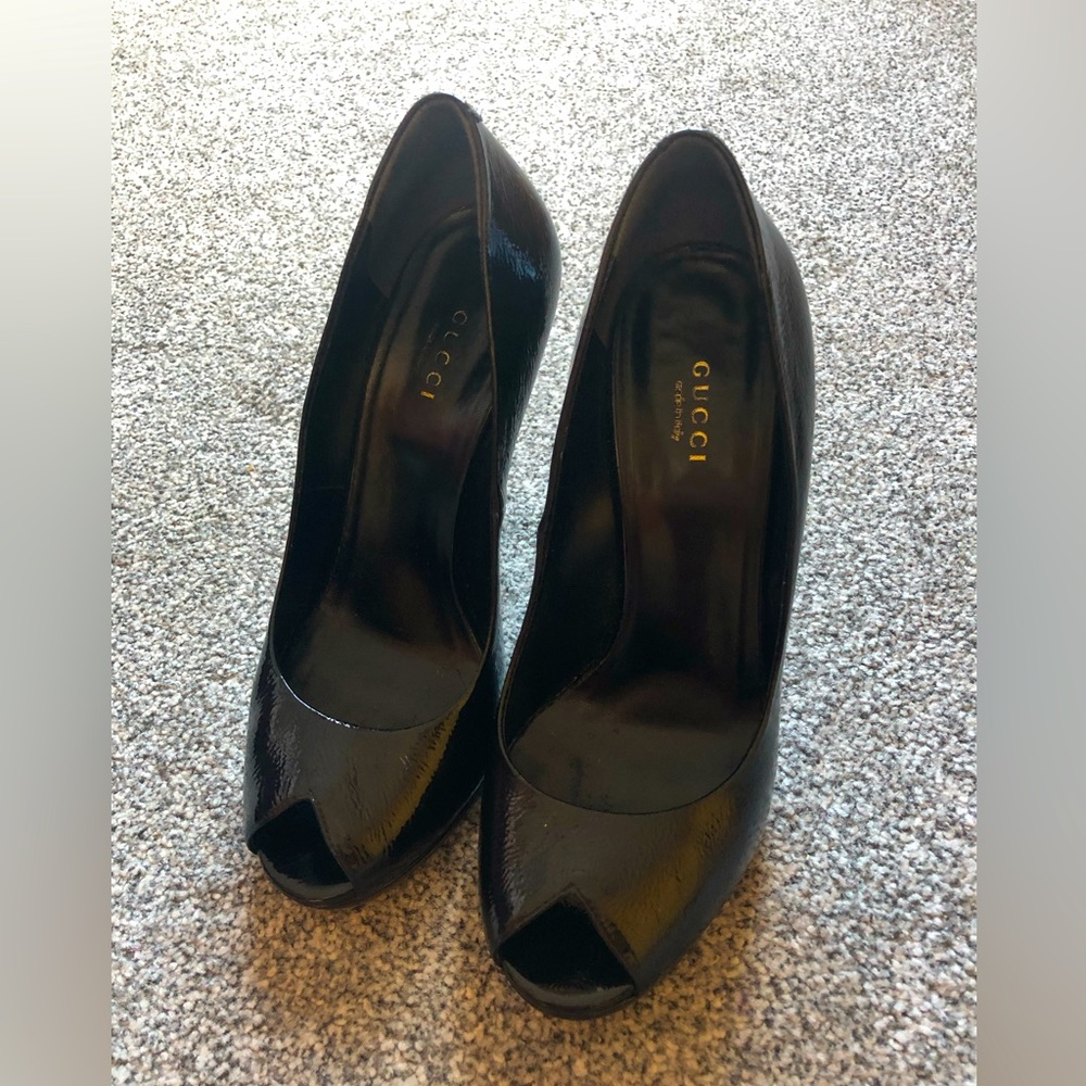 Gucci peep toe heels size 39